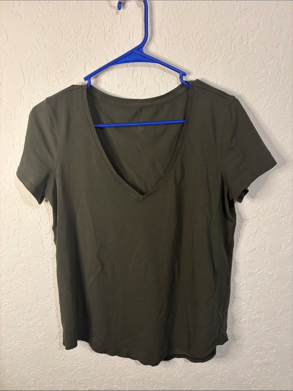 Lululemon Love Tee Vneck short sleeve shirt